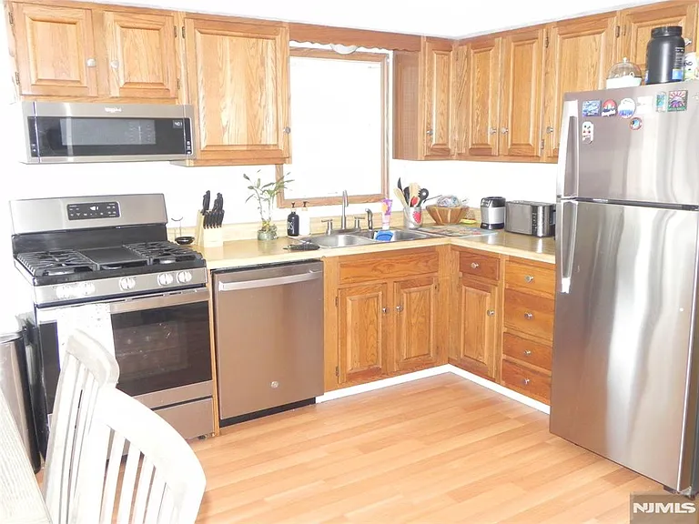 453 Liberty St #11 — Photo 5