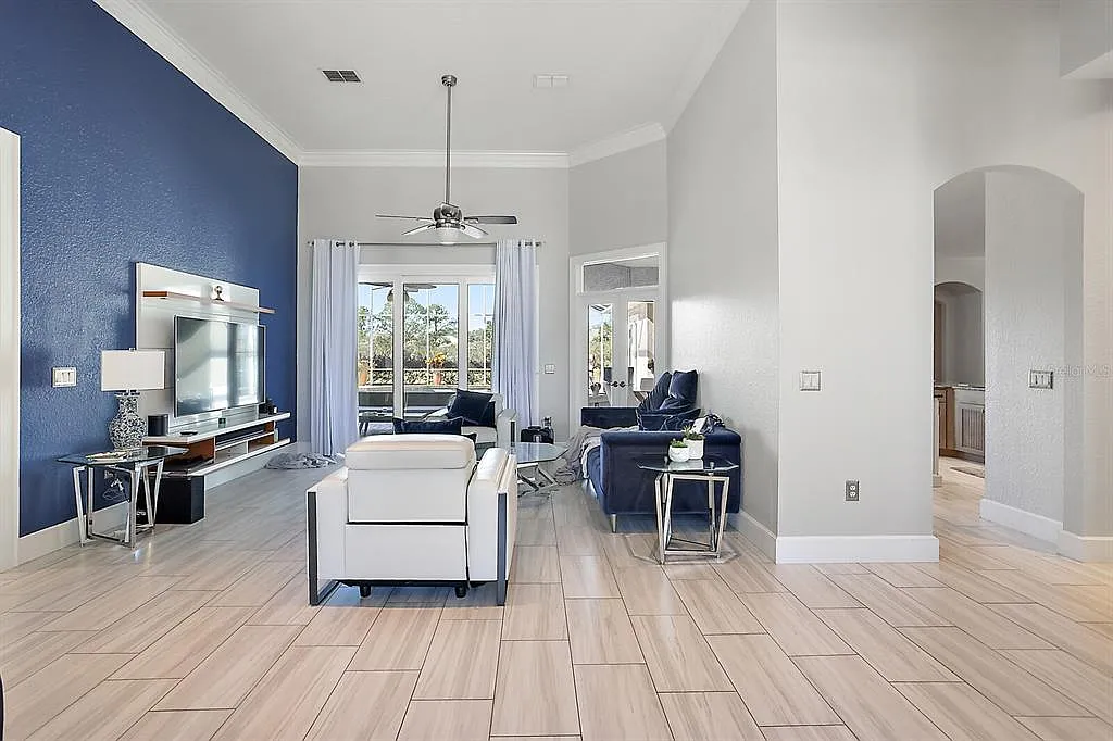 5 bed, 3321 sqft, $7,202 — Photo 2