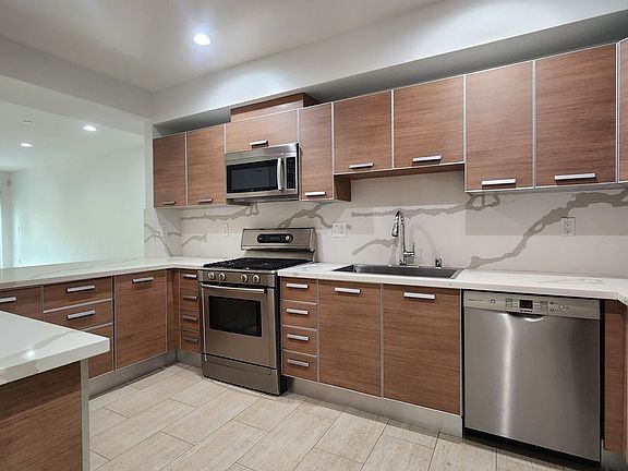 5th image of 147 S Doheny Dr APT 102