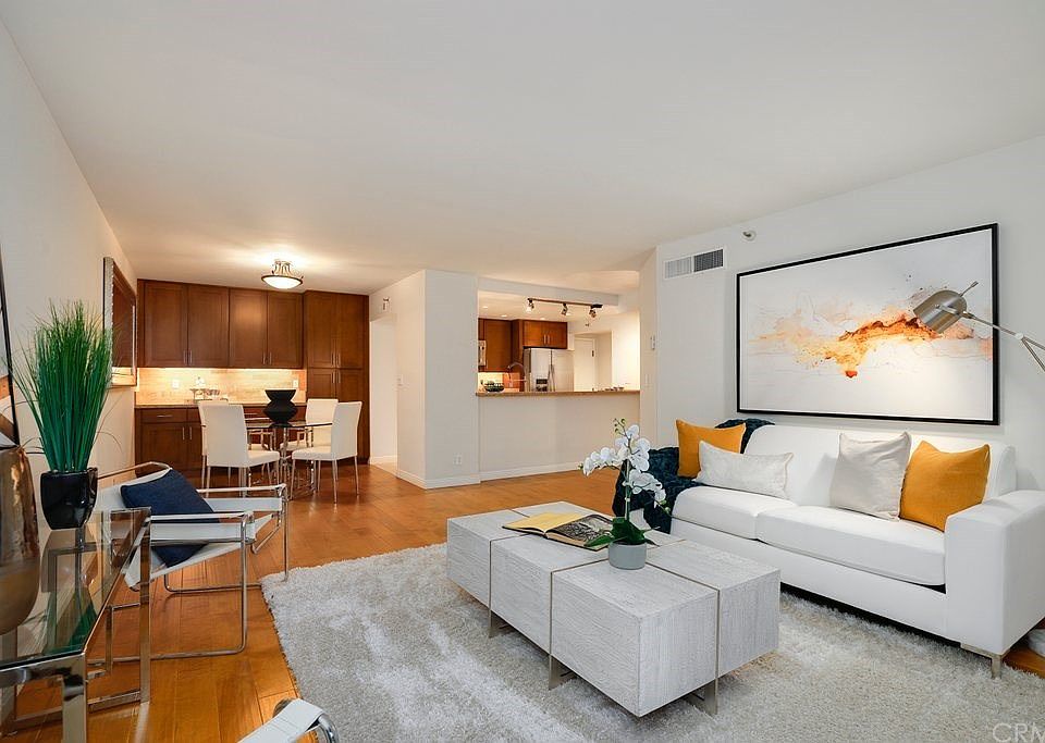 1st image of 600 W 9th St APT 314