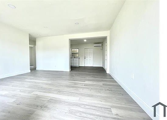 2nd image of 1004 SW 24th Ave Unit 1