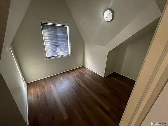 4th image of 15445 Minock St