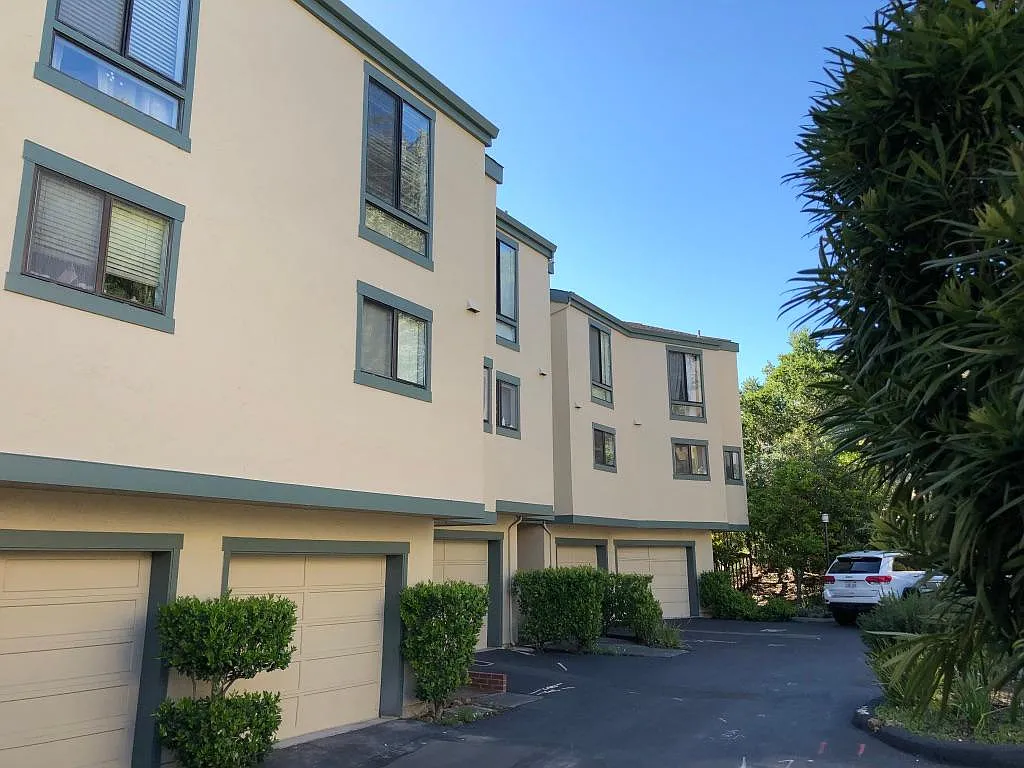 2 bed, 1.5 bath, 1350 sqft, $4,300 — Photo 1