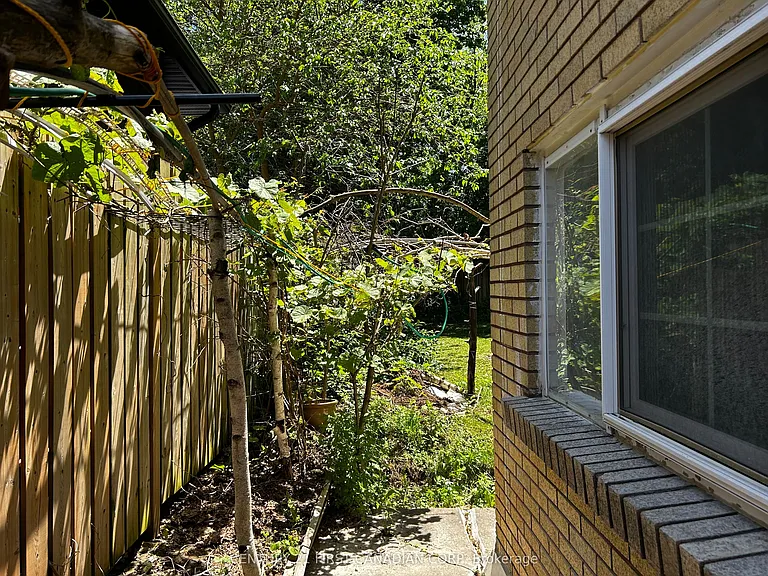 699 Huron St #A — Photo 31