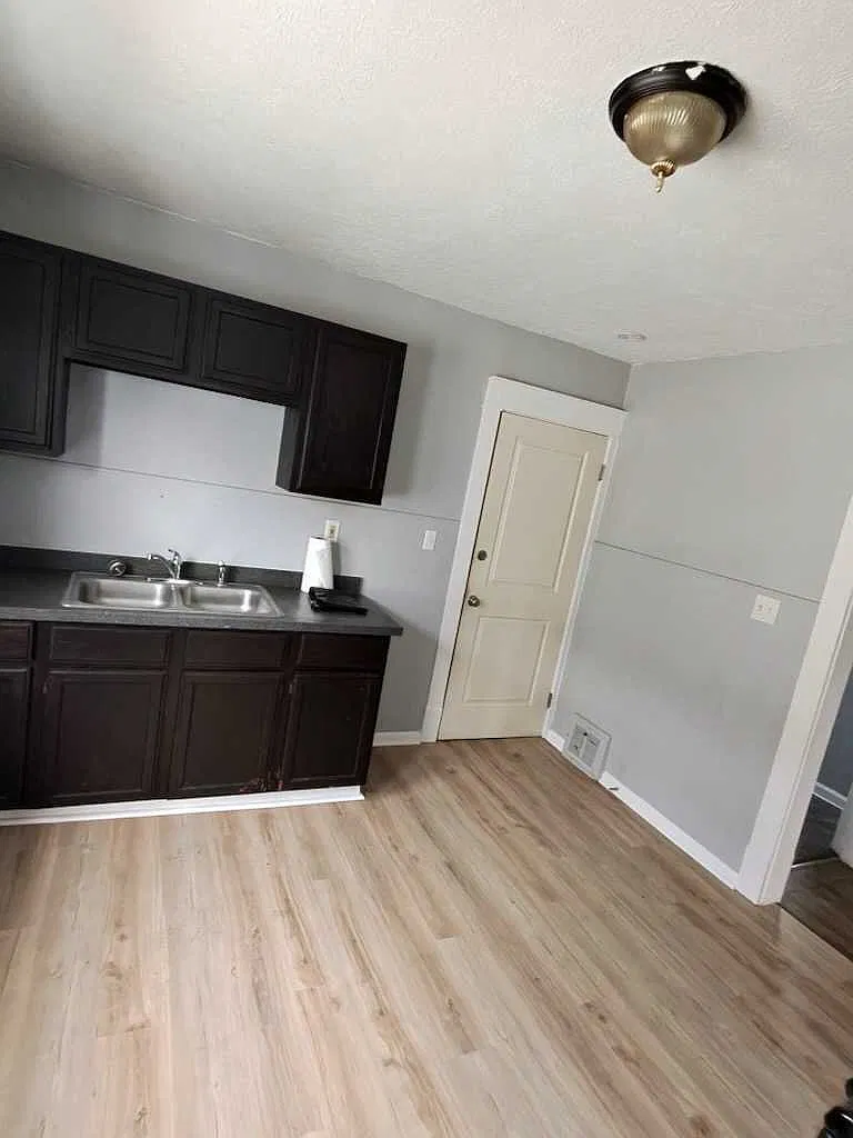2 bed, $850 — Photo 1