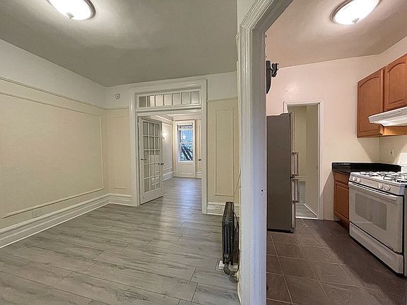 4th image of 19 Christopher St #6A