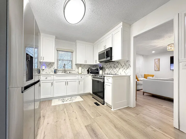 311 Cambridge Place Dr — Photo 3