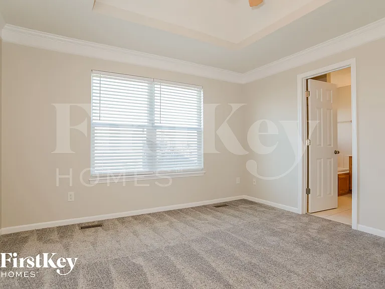 728 Corrington Dr — Photo 8
