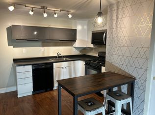 22 7th Ave APT 3, Lowell, MA 01854