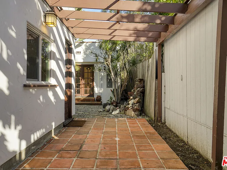 449 N Sweetzer Ave — Photo 26