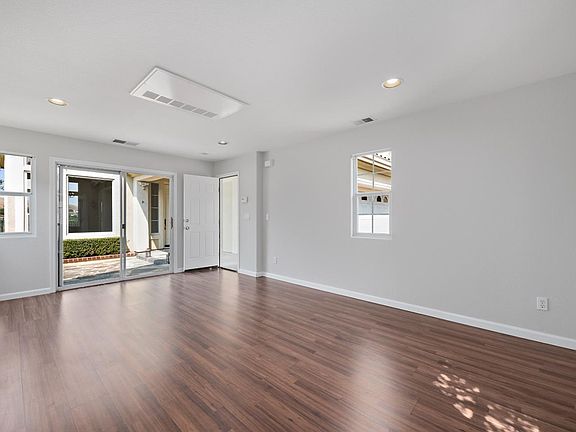 5th image of 5847 Killarney Cir