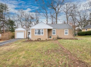 23 Kerry Dr, Springfield, MA 01118