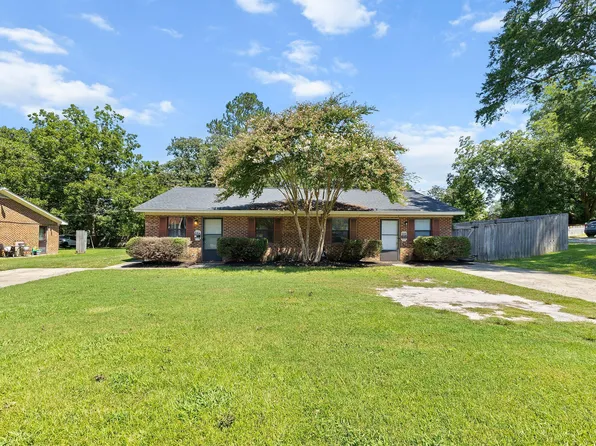 800 W Anderson St #802, Selma, NC 27576