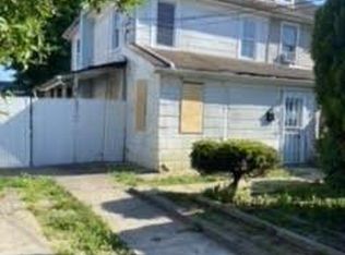 34 Mansfield Ave, Roosevelt, NY 11575