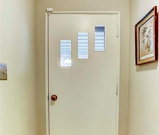5th image of 455 Telford Ave