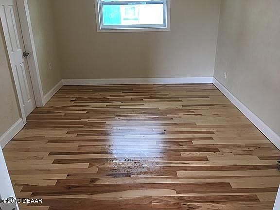 5th image of 129 Moore Ave