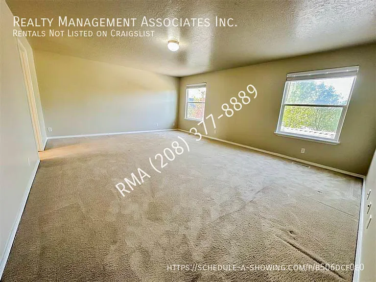 3027 N Betula Ave — Photo 9