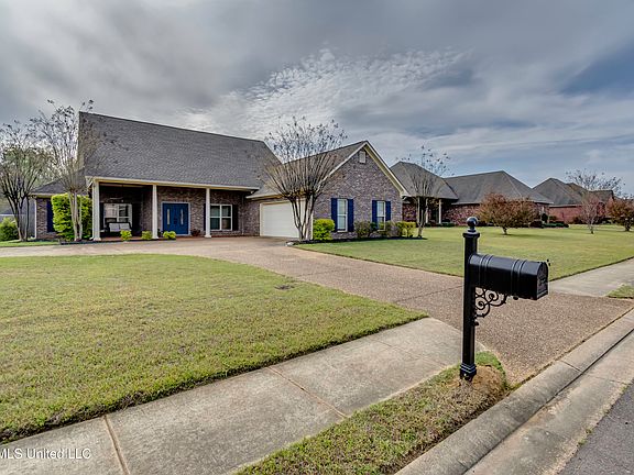 5th image of 329 Towne St