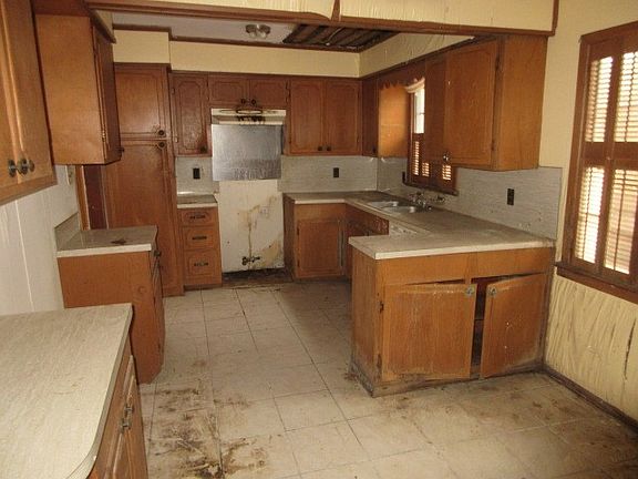 4th image of 6303 Garden Oaks Dr