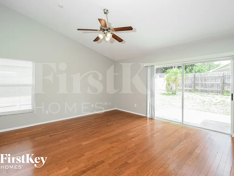 2738 Springfield Dr — Photo 3