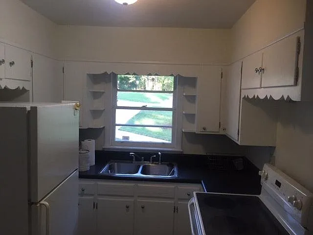 1447 Alverado Way — Photo 4