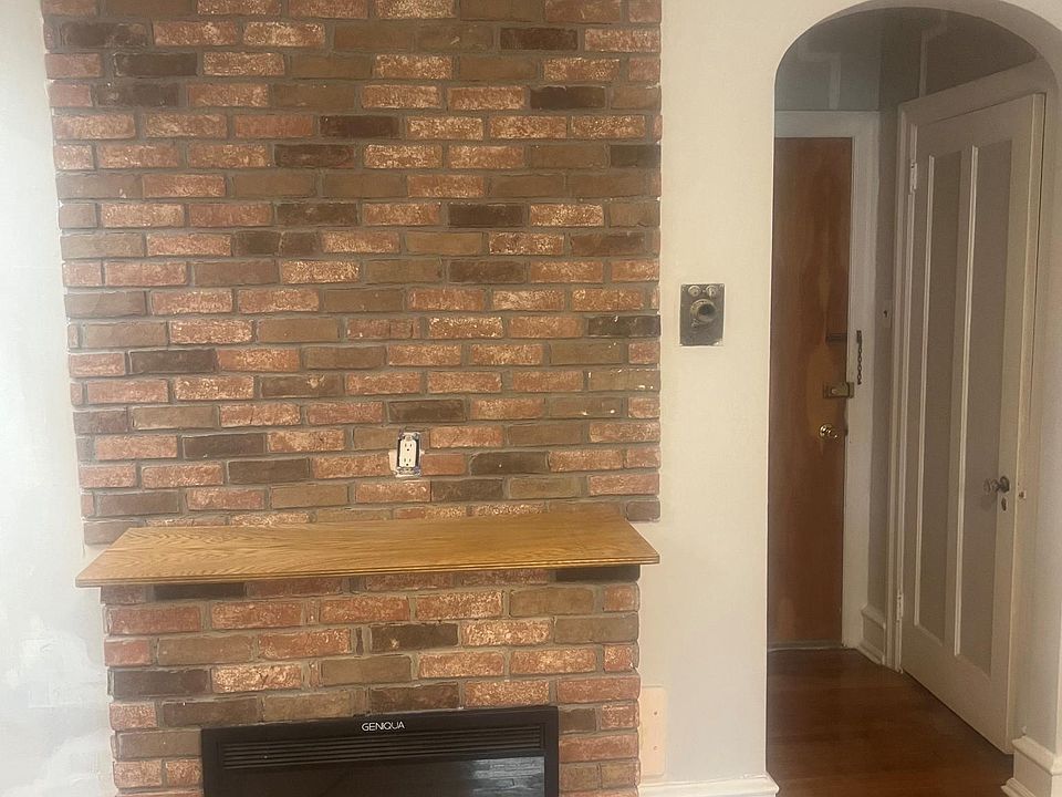 Entrance - Fireplace
