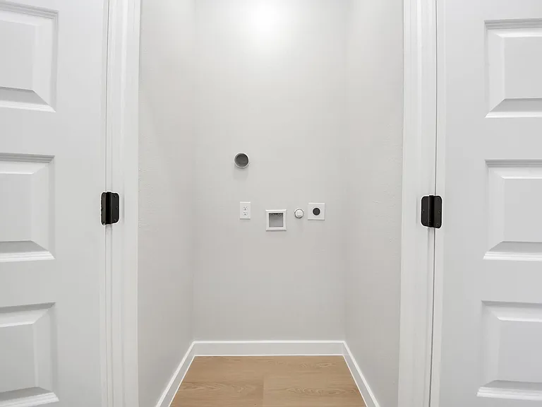 9824 Nedwald St — Photo 29