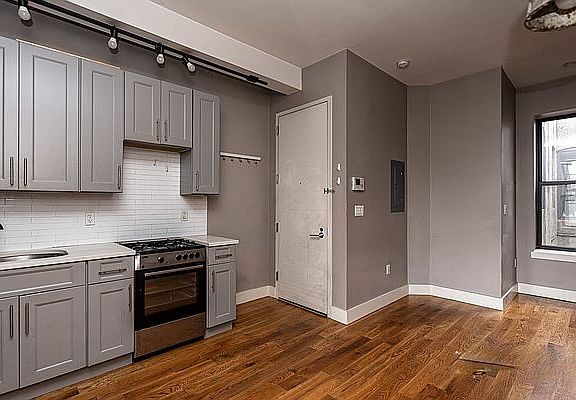 2nd image of 422 Rogers Ave #B4