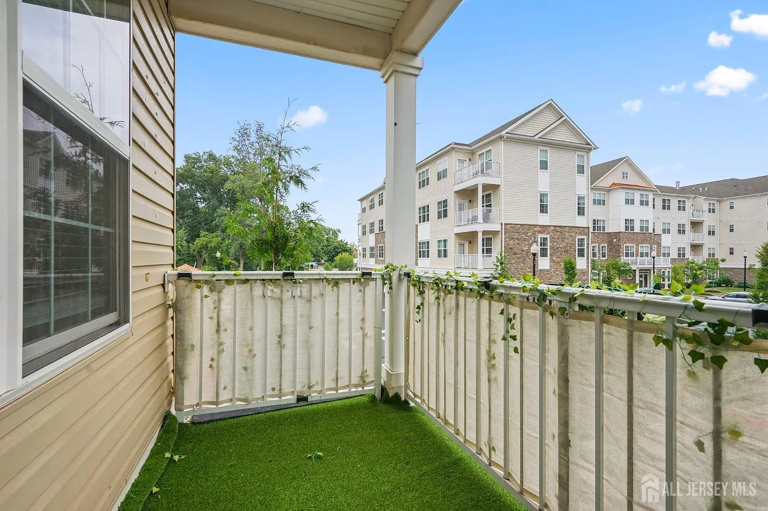 2 bed, 2.5 bath, 1557 sqft, $3,200 — Photo 3