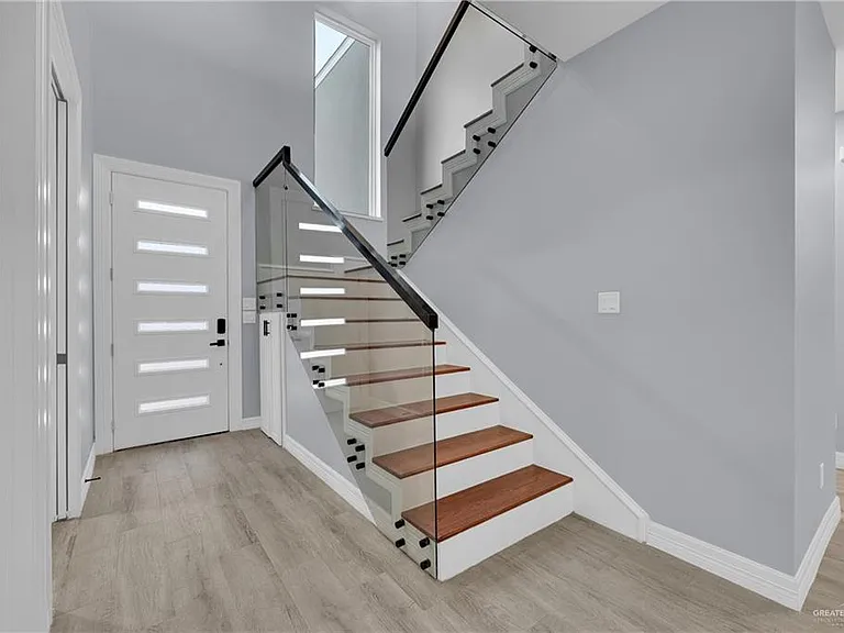 600 W Seminole Ave — Photo 11