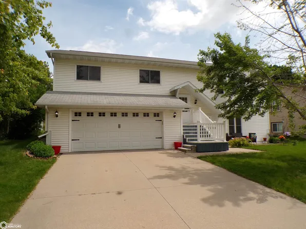2208 Dubois Cir, Marshalltown, IA 50158