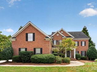 105 Castlestone Ln, Matthews, NC 28104