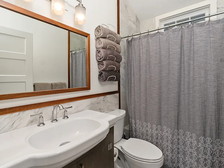 215 N Rios Ave — Photo 8