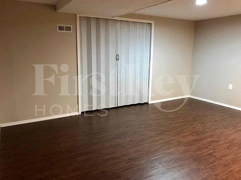 1037 Pegasus Cir — Photo 10