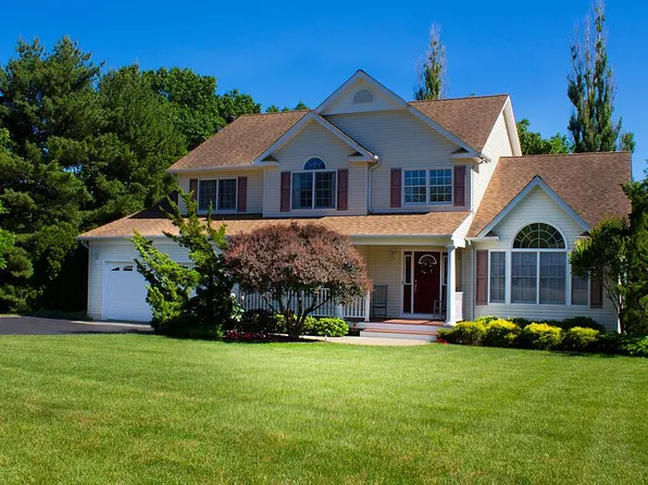 97 Gail Ct, East Northport, NY 11731