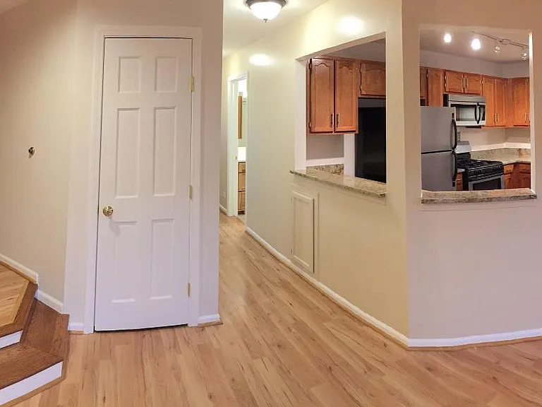 1868 Fox Run Dr #B — Photo 8
