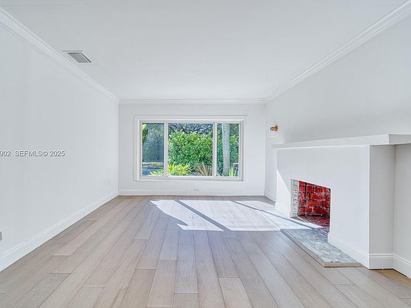 3rd image of 845 NE 119th St