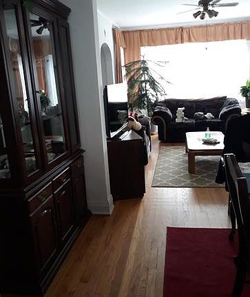 4th image of 5624 W Newport Ave