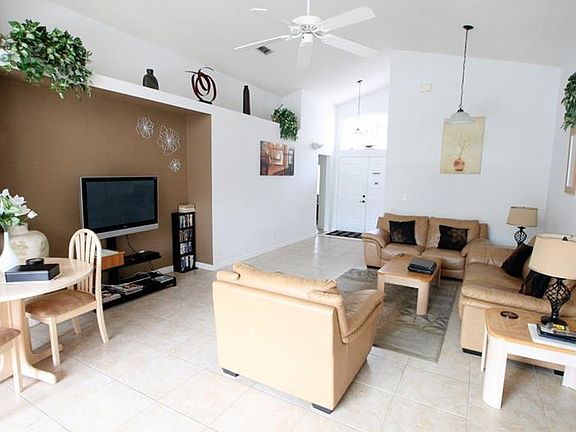 2nd image of 2031 Hemingway Ave