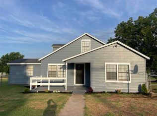 203 N Locust St, Fletcher, OK 73541