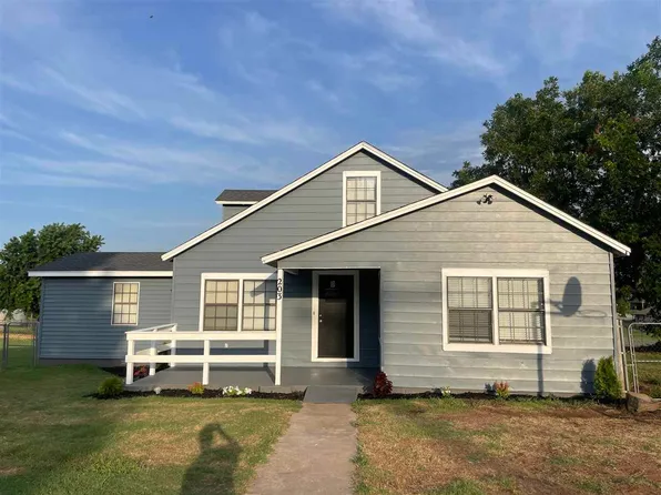 203 N Locust St, Fletcher, OK 73541