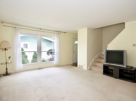 2nd image of 1885 Willow Hill Ct #1885