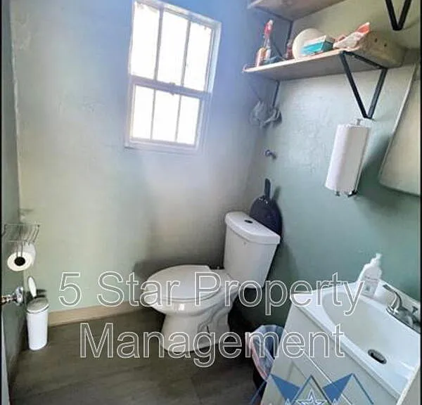 1909 E Yandell Dr #1913 — Photo 9