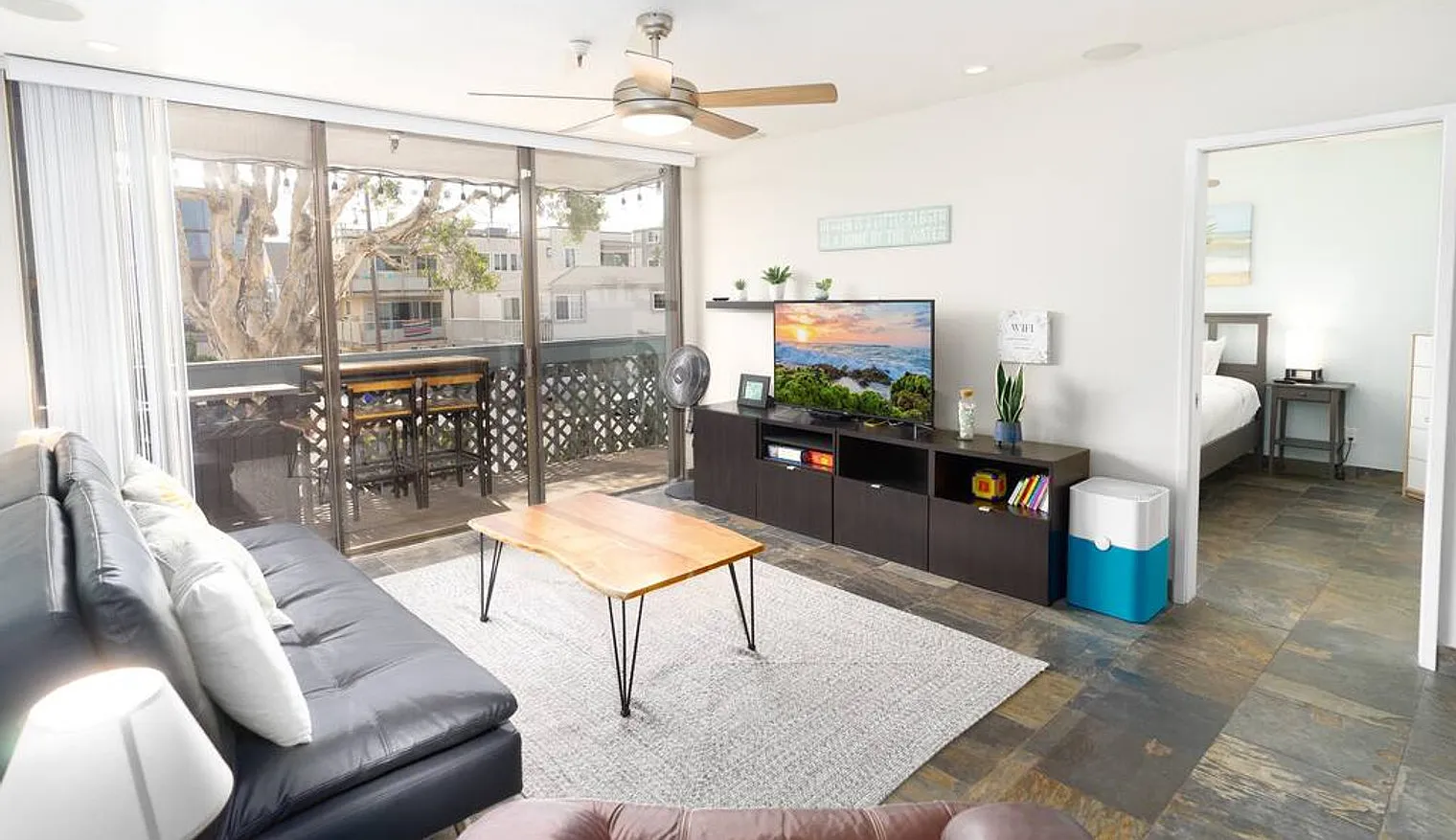 2 bed, 2.0 bath, 807 sqft, $4,784 — Photo 3