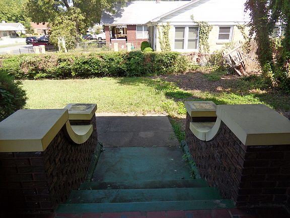 Right Front Porch Steps
