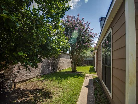 2nd image of 16018 Glen Mar Dr