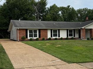 502 Iron Lantern Dr, Ballwin, MO 63011
