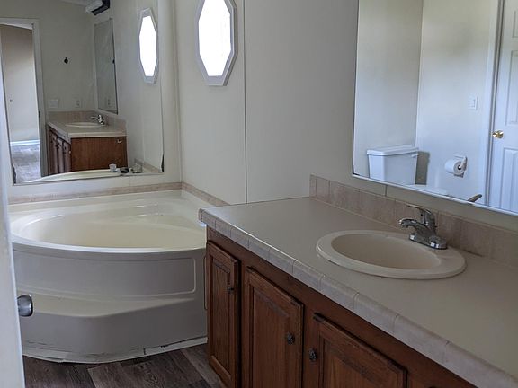 2nd image of 1006 Idlebrook Dr