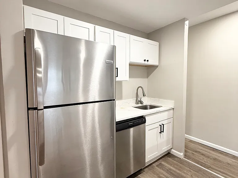 202 N 6th St #203 — Photo 10