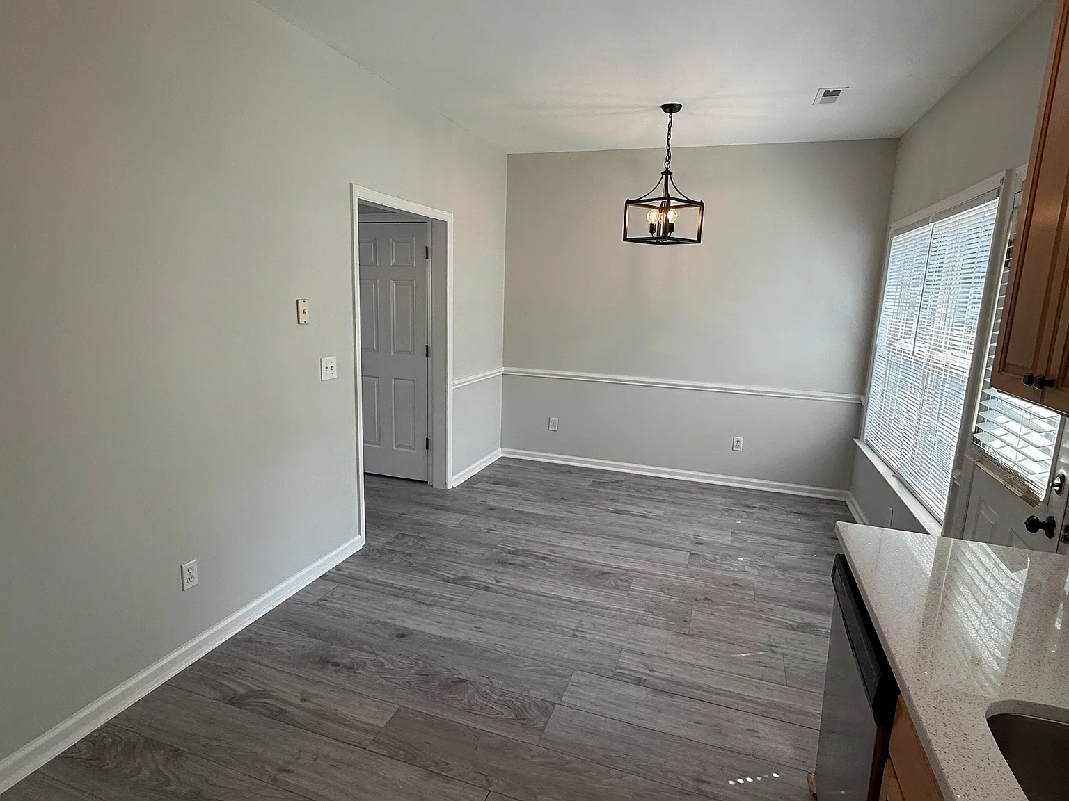 2 bed, 1140 sqft, $1,500 — Photo 3